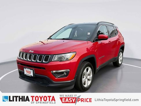 Used 2018 Jeep Compass Latitude w/ Popular Equipment Group AWD/4WD image 1