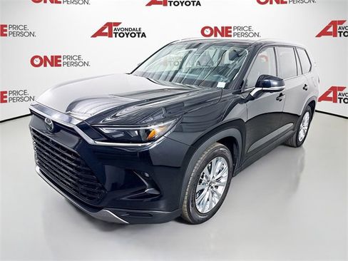 Used 2024 Toyota Grand Highlander Platinum image 3
