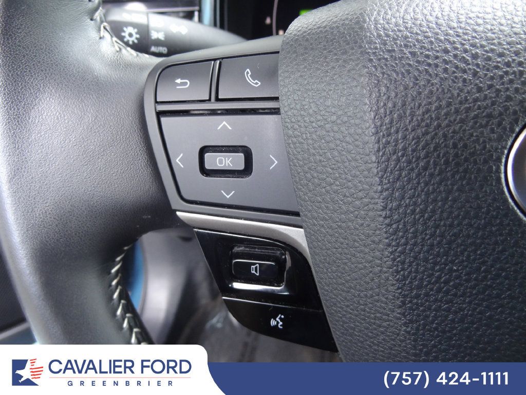 Used 2025 Toyota Camry SE FWD image 17
