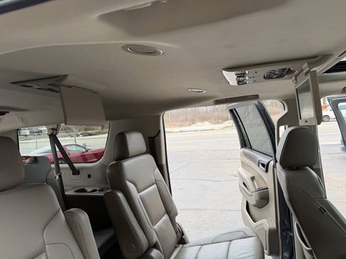 Used 2019 GMC Yukon XL SLT w/ Premium Edition AWD/4WD image 61