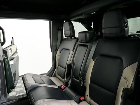 Used 2023 Ford Bronco Wildtrak image 19