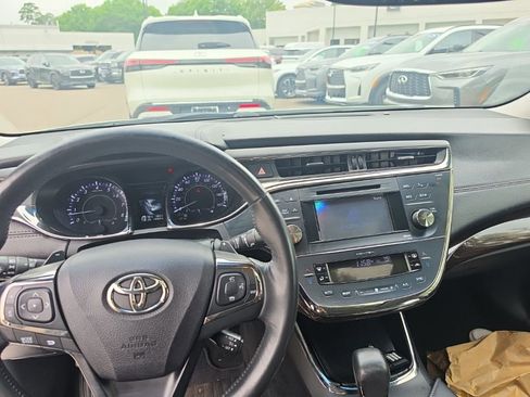 Used 2014 Toyota Avalon XLE Touring FWD image 3