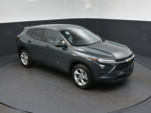 New 2026 Chevrolet Trax LS w/ LS Convenience Package FWD image 36