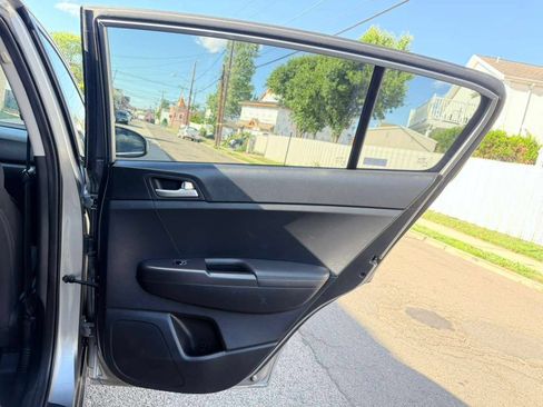 Used 2022 Kia Sportage LX AWD/4WD image 17