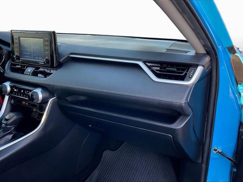 Used 2021 Toyota RAV4 LE image 16