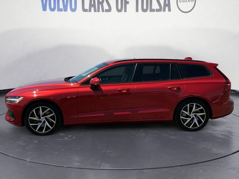 Used 2020 Volvo V60 T5 Momentum FWD image 2