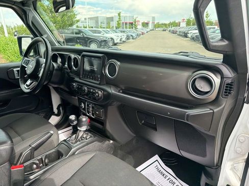 Used 2020 Jeep Wrangler Unlimited Sahara AWD/4WD image 13