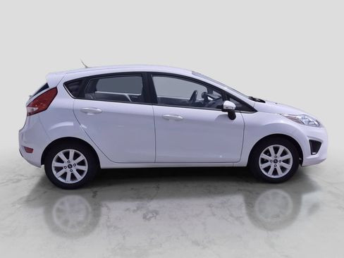 Used 2013 Ford Fiesta SE FWD image 9