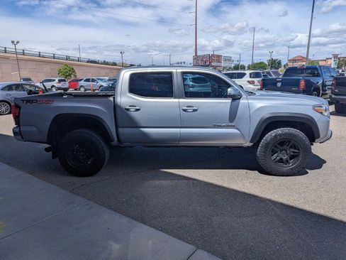 Used 2018 Toyota Tacoma TRD Off-Road AWD/4WD image 6