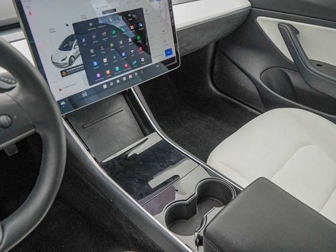 Used 2020 Tesla Model 3 image 19