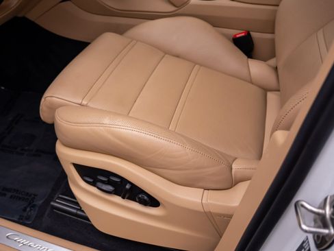 Used 2023 Porsche Cayenne AWD/4WD image 16