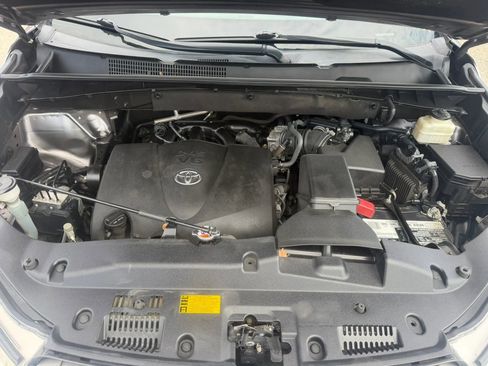 Used 2018 Toyota Highlander XLE image 27