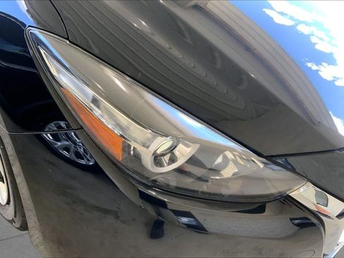 Used 2018 MAZDA MAZDA3 Sport FWD image 25
