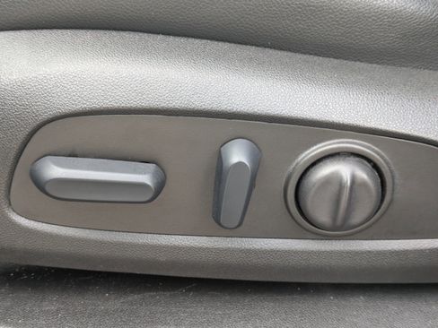 Used 2023 GMC Terrain SLT image 23