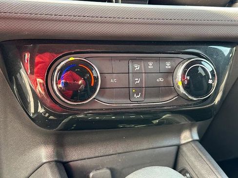 Used 2024 Chevrolet TrailBlazer LT image 28