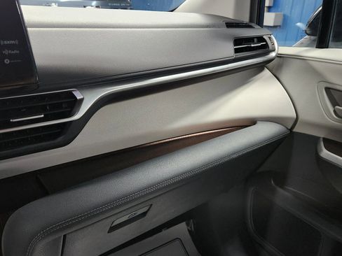 Used 2022 Toyota Sienna LE image 33