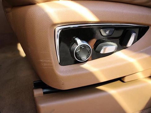 Used 2016 Cadillac Escalade Platinum image 9