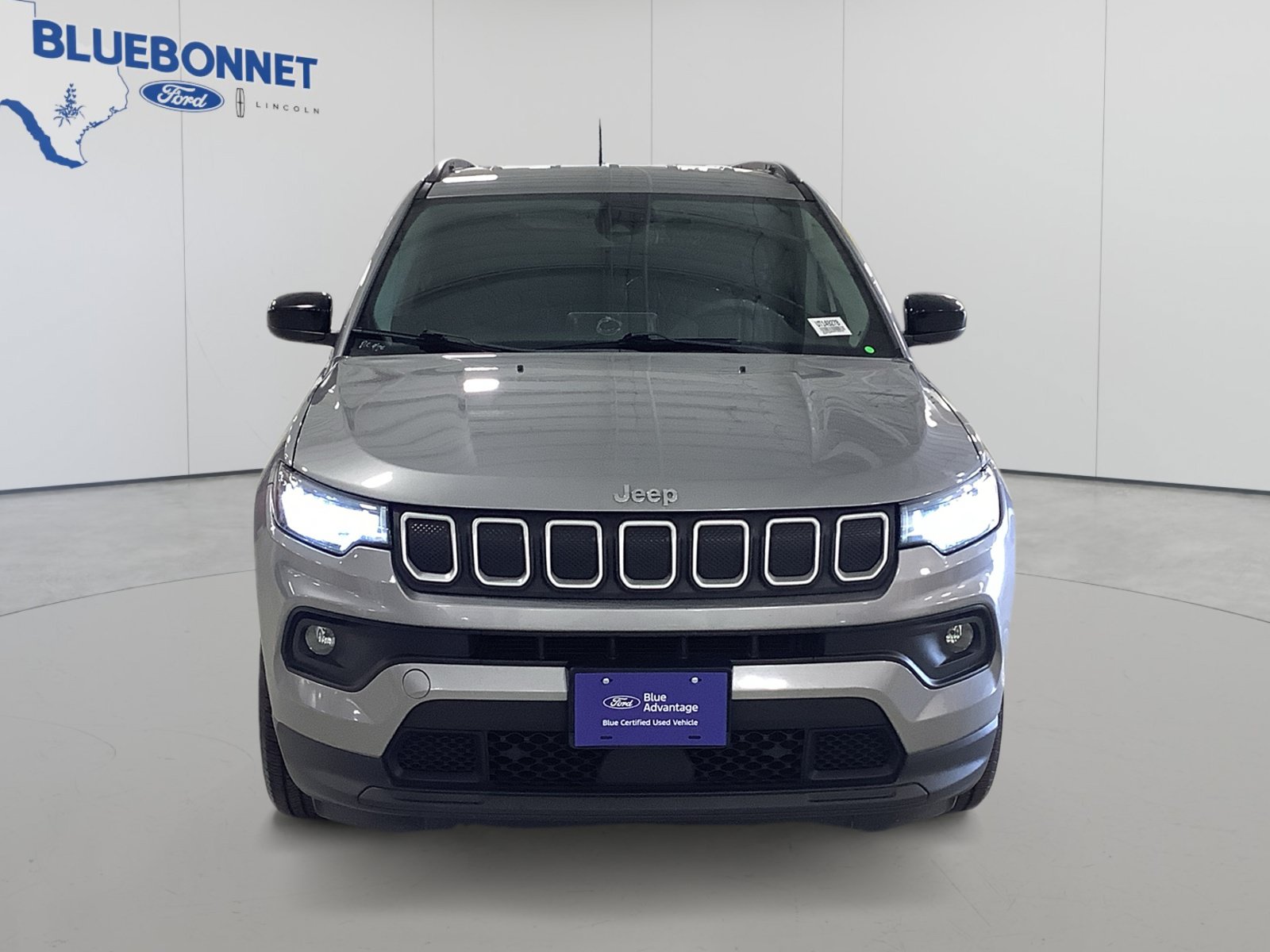 Used 2022 Jeep Compass Latitude FWD image 2