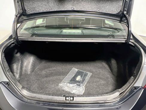 Used 2018 Toyota Corolla SE FWD image 31
