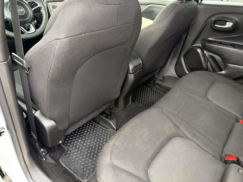 Used 2023 Jeep Renegade Latitude AWD/4WD image 19