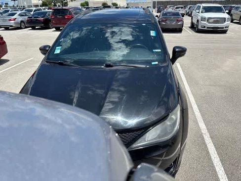 Used 2019 Chrysler Pacifica Limited w/ Advanced Safetytec Group FWD image 8