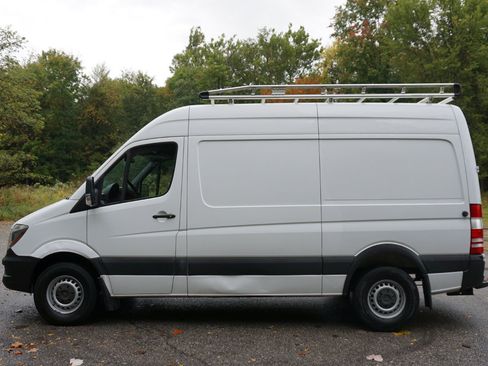 Used 2017 Mercedes-Benz Sprinter 2500 image 2