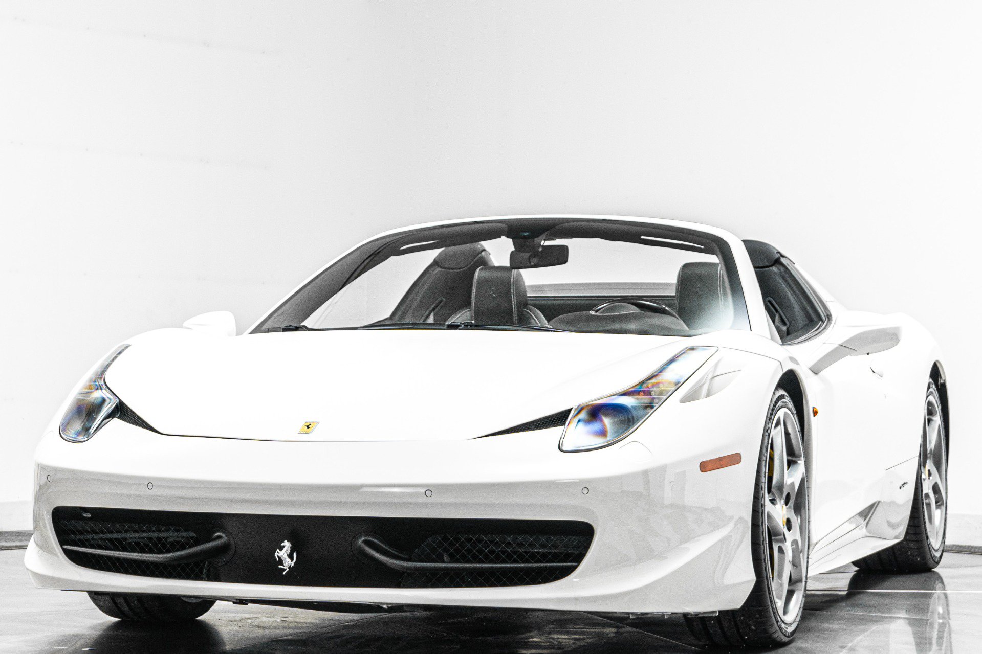 Used 2014 Ferrari 458 Spider image 5