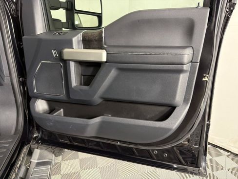 Used 2022 Ford F250 Lariat w/ Black Appearance Package AWD/4WD image 12