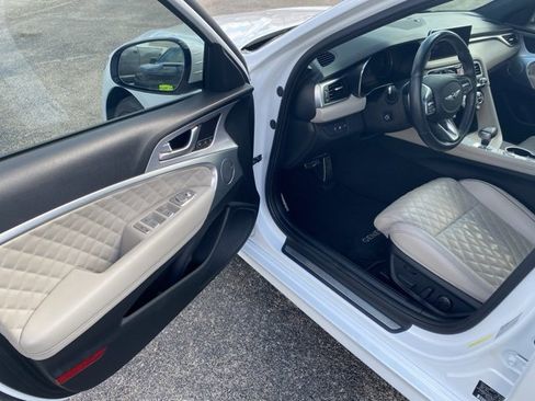 Used 2022 Genesis G70 3.3T image 9