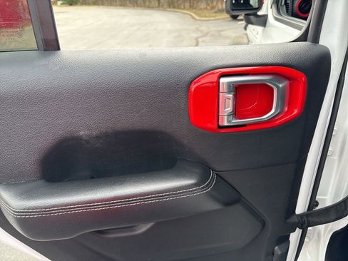 Used 2018 Jeep Wrangler Unlimited Sahara image 36