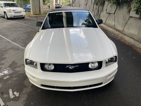 Used 2005 Ford Mustang GT Premium image 16