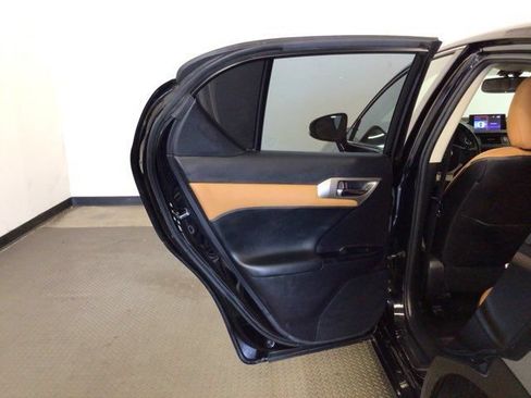 Used 2014 Lexus CT 200h FWD image 9