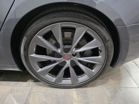 Used 2020 Tesla Model S Long Range Plus image 17