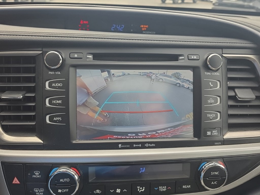 Used 2017 Toyota Highlander XLE AWD/4WD image 25