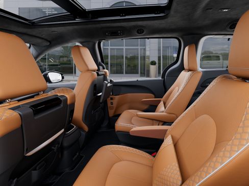 New 2026 Chrysler Pacifica Pinnacle w/ Trailer Tow Group image 23