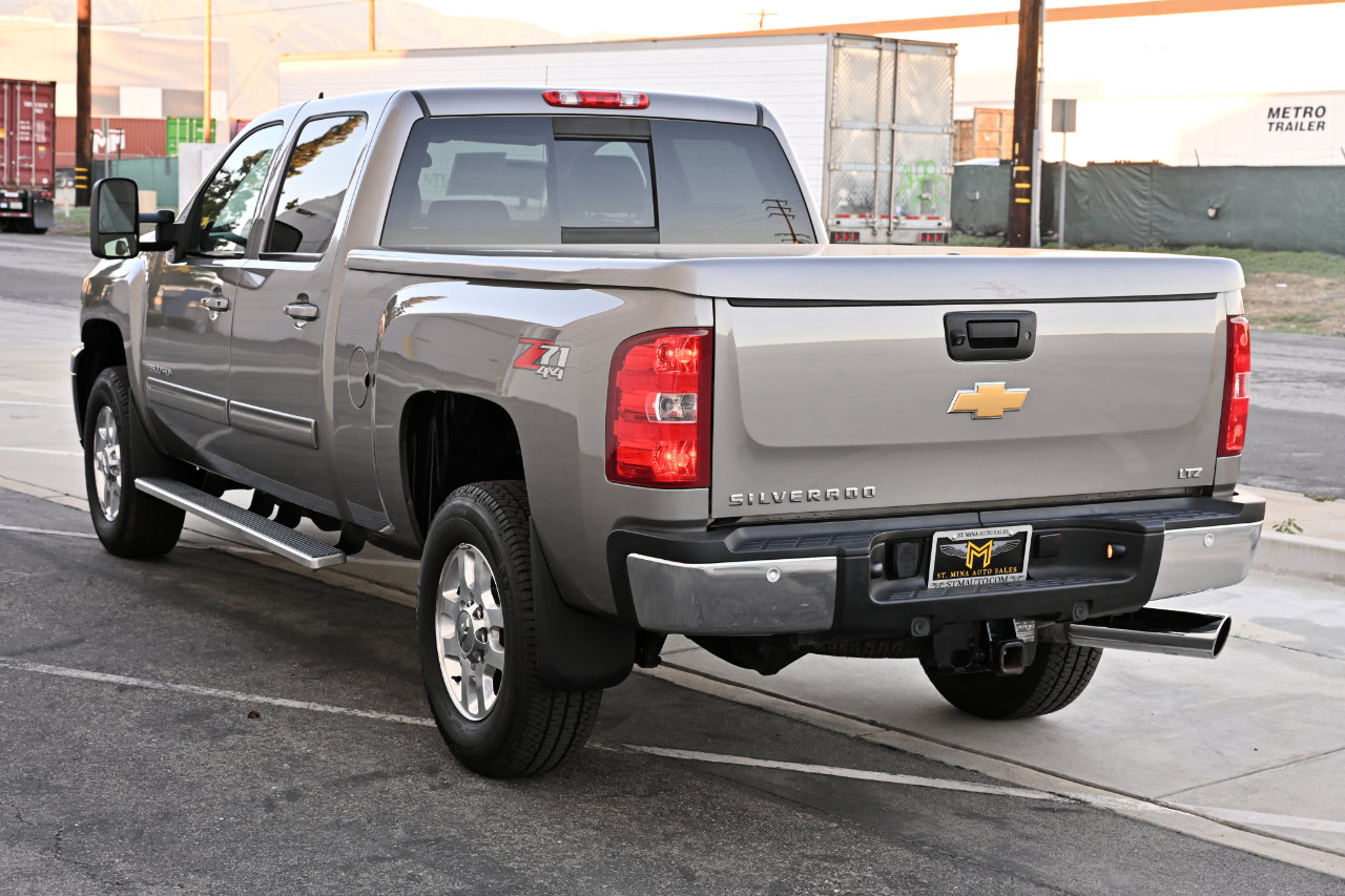 Used 2013 Chevrolet Silverado 2500 LTZ w/ LTZ Plus Package AWD/4WD image 4