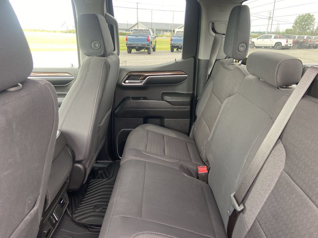 Certified 2024 Chevrolet Silverado 1500 LT AWD/4WD image 16