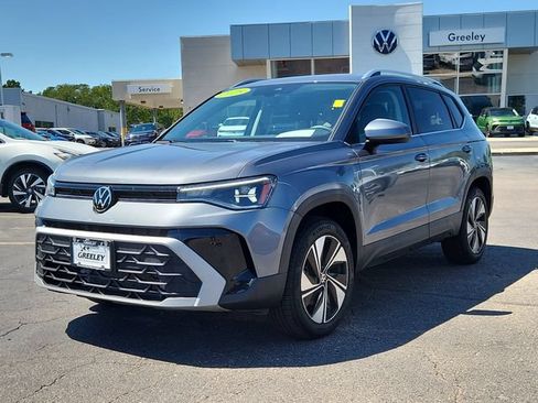 Used 2025 Volkswagen Taos SE AWD/4WD image 4