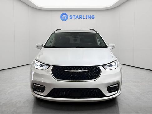Used 2022 Chrysler Pacifica Touring-L FWD image 16