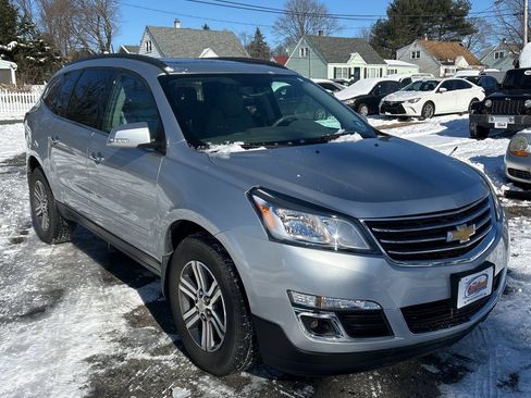 Used 2016 Chevrolet Traverse LT image 7