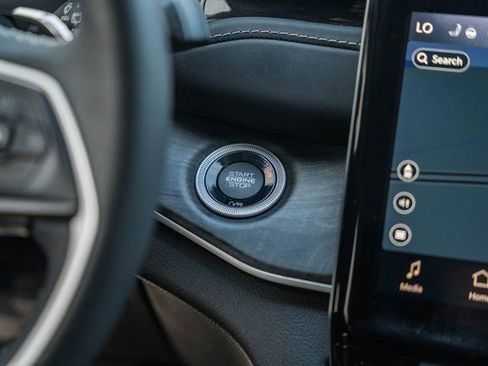 Used 2022 Jeep Grand Cherokee Limited 4xe image 36