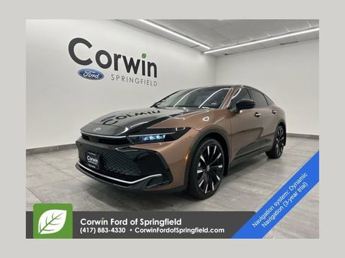 Used 2023 Toyota Crown Platinum image 1