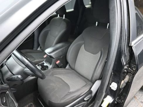 Used 2019 Jeep Cherokee Latitude w/ Cold Weather Group image 18