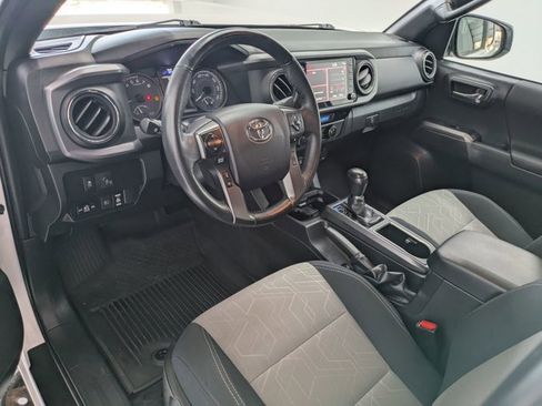 Used 2022 Toyota Tacoma TRD Off-Road image 9