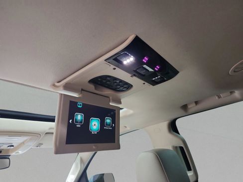 Used 2020 GMC Yukon SLT w/ Premium Edition image 23