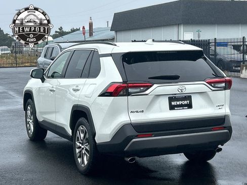 Used 2019 Toyota RAV4 Limited w/ Cold Weather Package AWD/4WD image 6