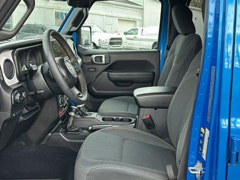 Used 2024 Jeep Wrangler Unlimited image 10