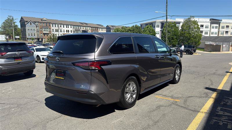 Used 2021 Toyota Sienna XLE AWD/4WD image 12