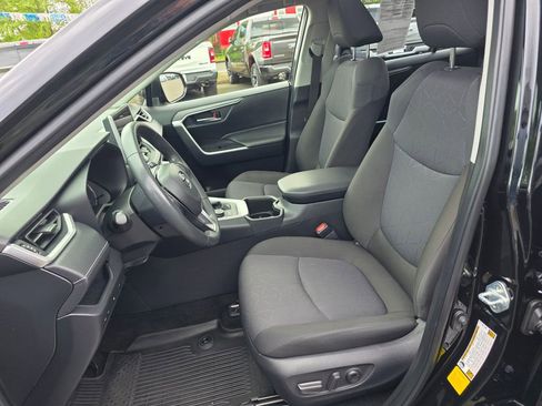 Used 2025 Toyota RAV4 XLE w/ Convenience Package AWD/4WD image 4