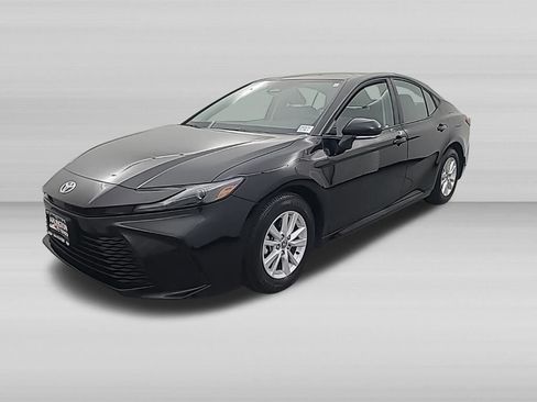 Used 2026 Toyota Camry LE FWD image 9